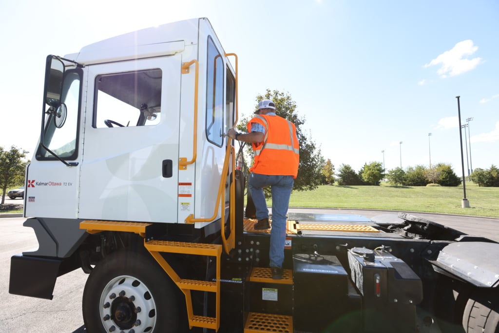 Kalmar Ottawa Electric Terminal Tractor OT2 EV (110).JPG