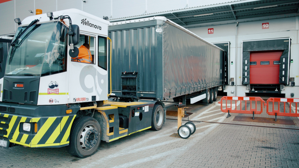 Kalmar T2i Terminal Tractors at Kellanova (4).jpg