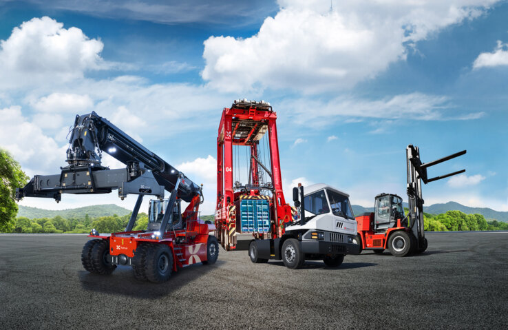 Equipos - Proporcionamos tractores de terminal de última generación, reachstackers, carretillas elevadoras, manipuladores de contenedores vacíos, straddle carriers y esparcidores de grúa.